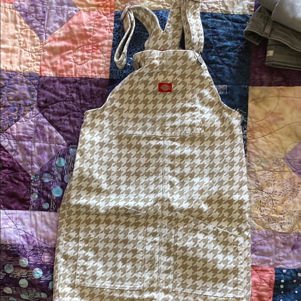 Houndstooth Apron with Adjustable Straps